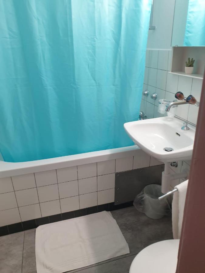 Zak Neuhausen Hostel Нойхаузен ам Райнфал Екстериор снимка