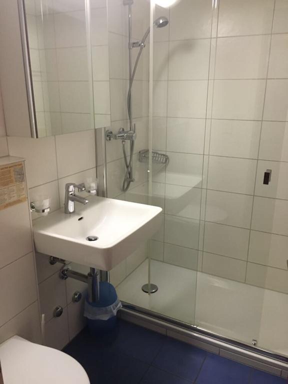 Zak Neuhausen Hostel Нойхаузен ам Райнфал Екстериор снимка